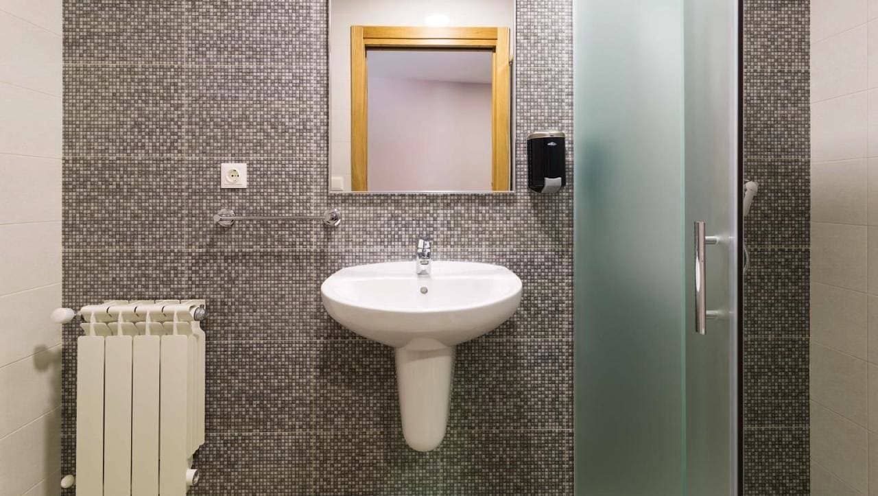 Foto 4 von 10: Twin Room with Private Bathroom