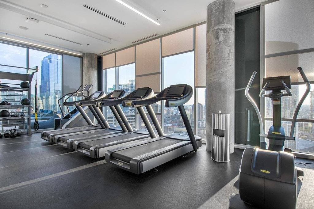 Modern River North 1Br w/ Gym, Pool & Roof, nr Riverwalk, by Blueground 1