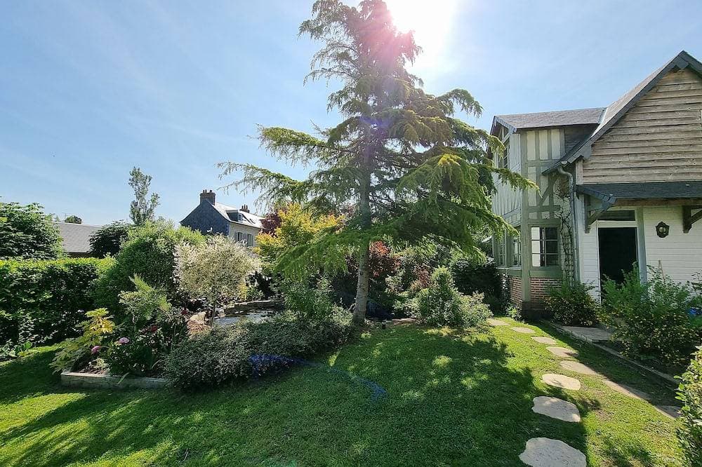 Foto 8 von 17: Le Nid de La Maison Saint Léonard | Schöner Gemeinschaftsgarten im Zentrum