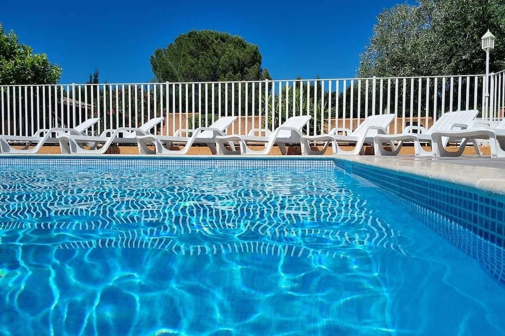 Foto 9 von 11: Seasonal rental of air-conditioned gîtes, swimming pool