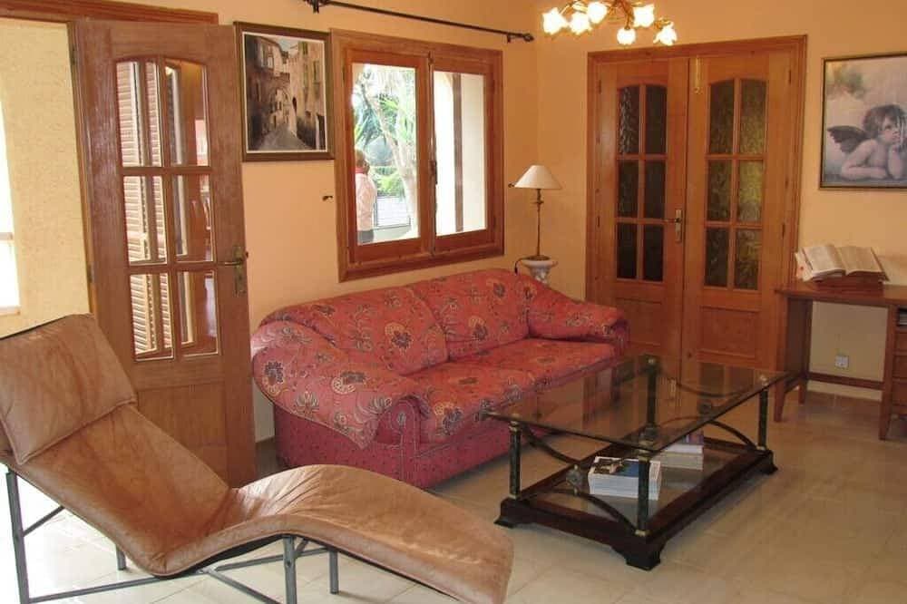 Foto 11 von 30: PrivatPool, Meerblick mit fabelhaften Sonnenuntergängen, moderne Küche, Klimaanlage, Wifi, großes Spielzeugzimmer