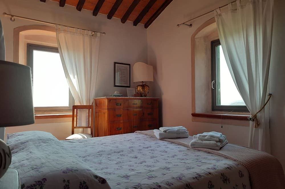 Foto 2 von 30: Typisch toskanisches Landhaus auf den Hügeln zwischen Viareggio und Camaiore.