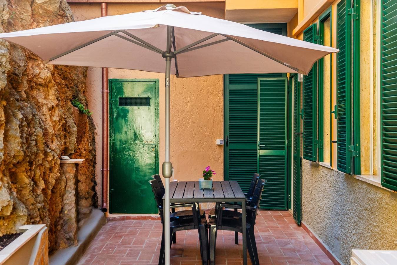 Foto 6 von 26: Ferienwohnung 'Onda D'Argento' mit privater Terrasse und Klimaanlage