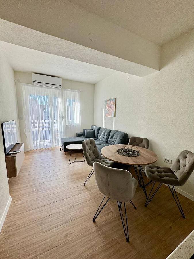 The ONE Suites- with terrace in City Center 1
