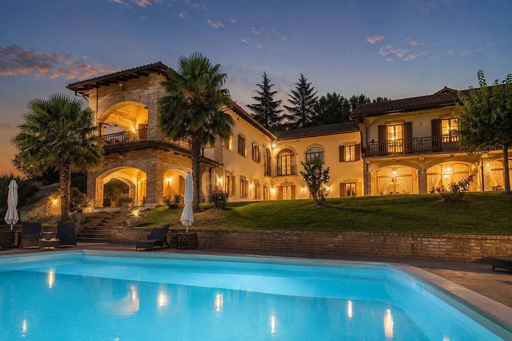 The Country House, totally exclusive for groups and family units. 1