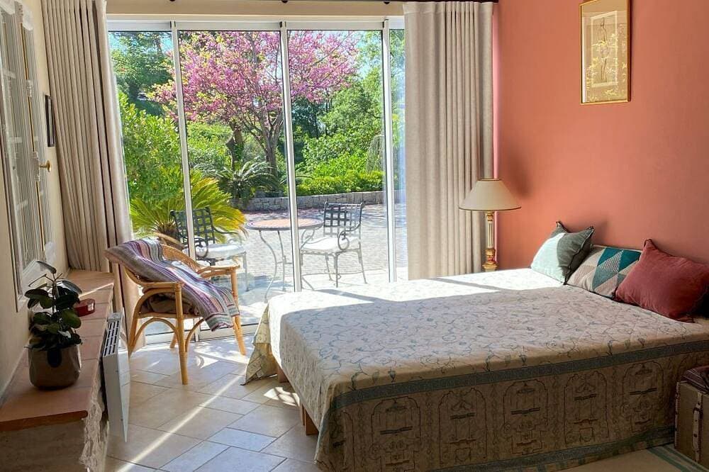 Foto 3 von 6: Charming room with swimming pool