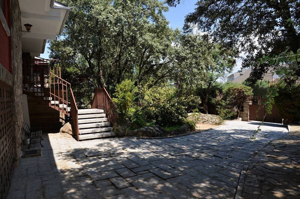 Foto 13 von 30: 7picos-the house in Galapagar. Villa with swimming pool, ideal for family vacations.