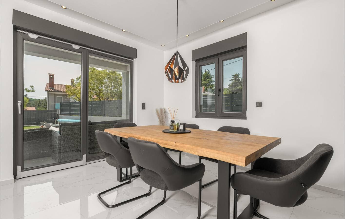 Foto 4 von 22: Gemütliche 2-Zimmer-Wohnung mit Pool und Terrasse in der Nähe des Stadtzentrums