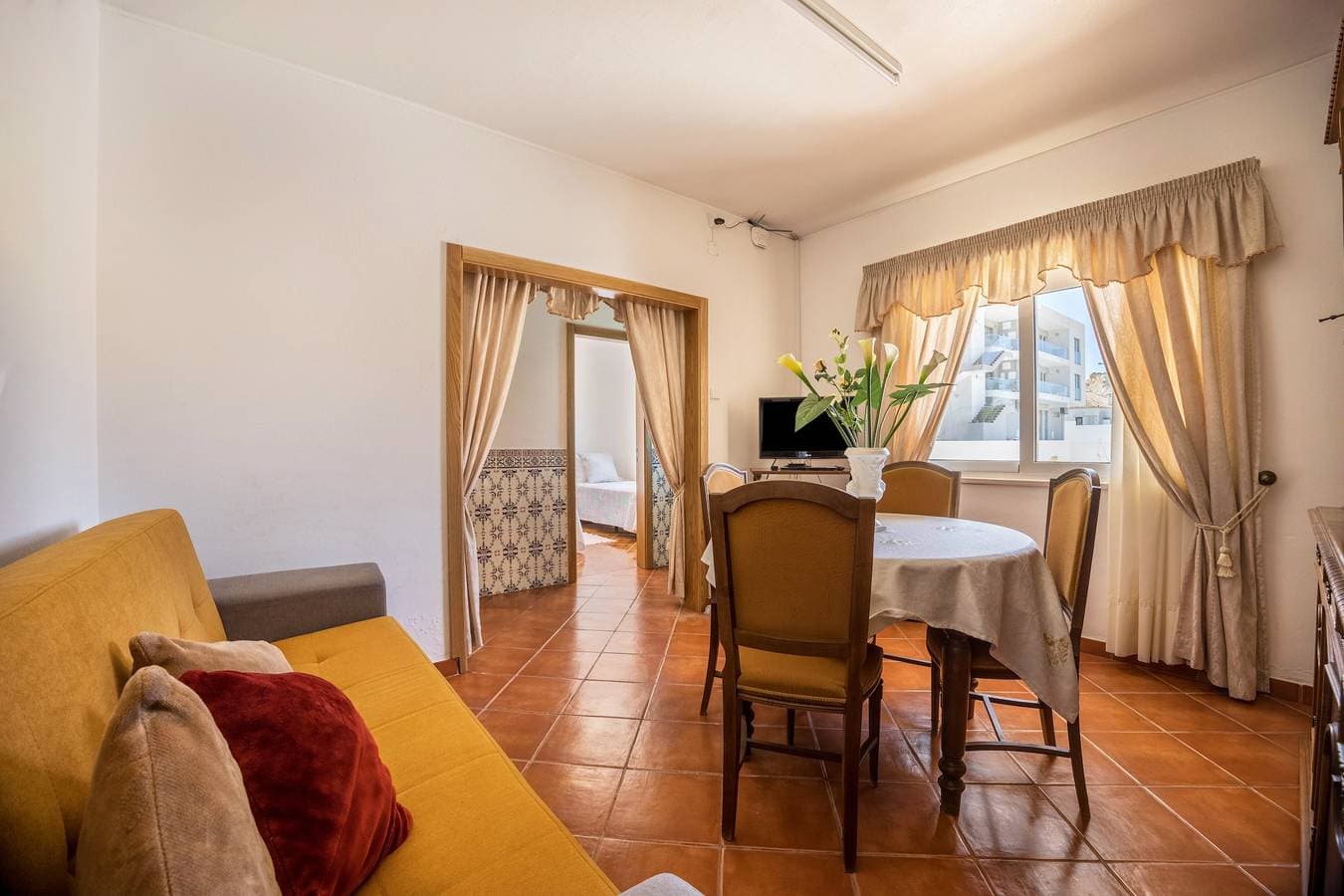 Foto 8 von 40: Ferienhaus Casa Fernandes mit Gemeinschaftspool, offener Terrasse und WLAN