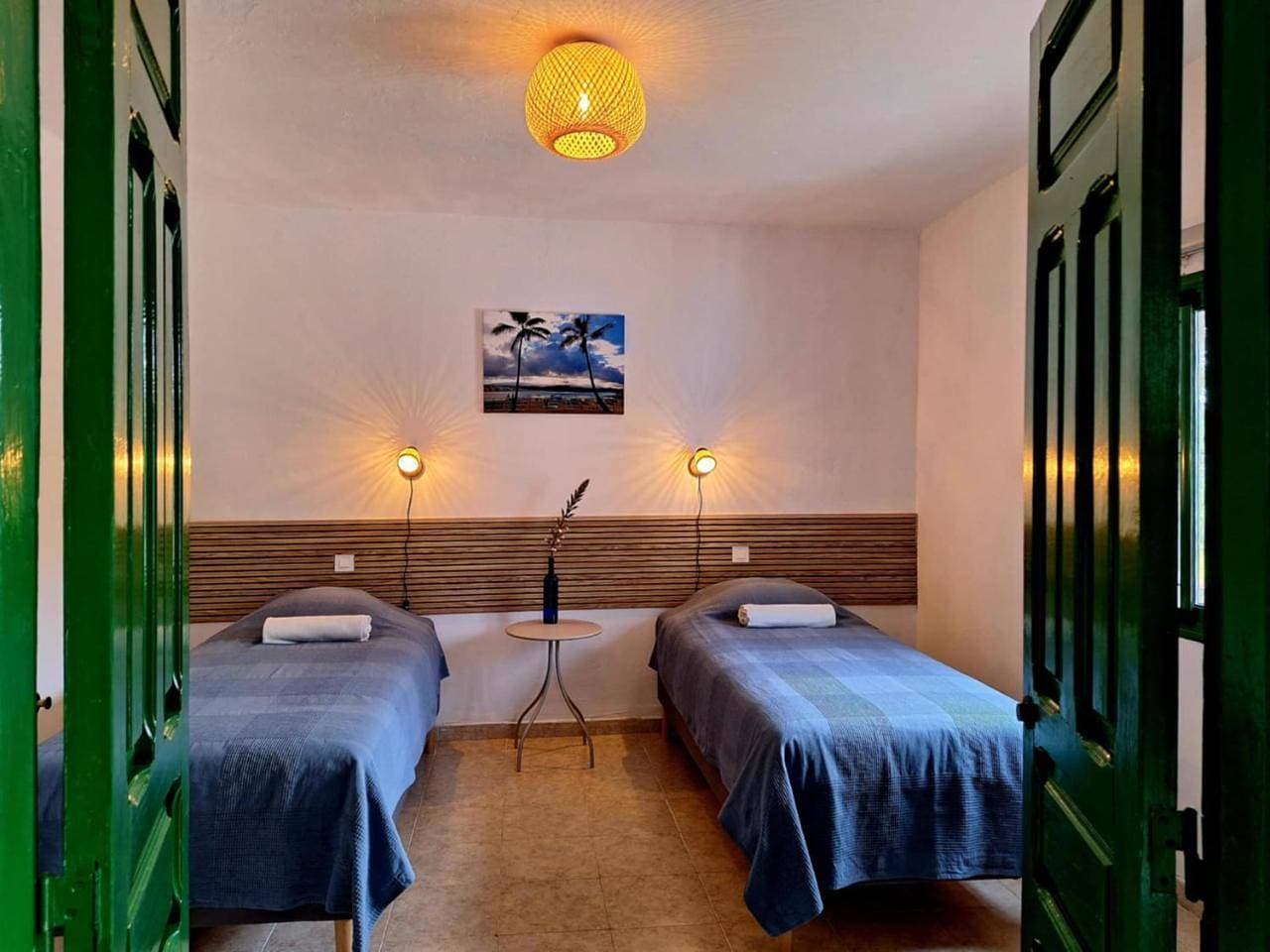 Foto 7 von 9: Twin Room with Private Bathroom