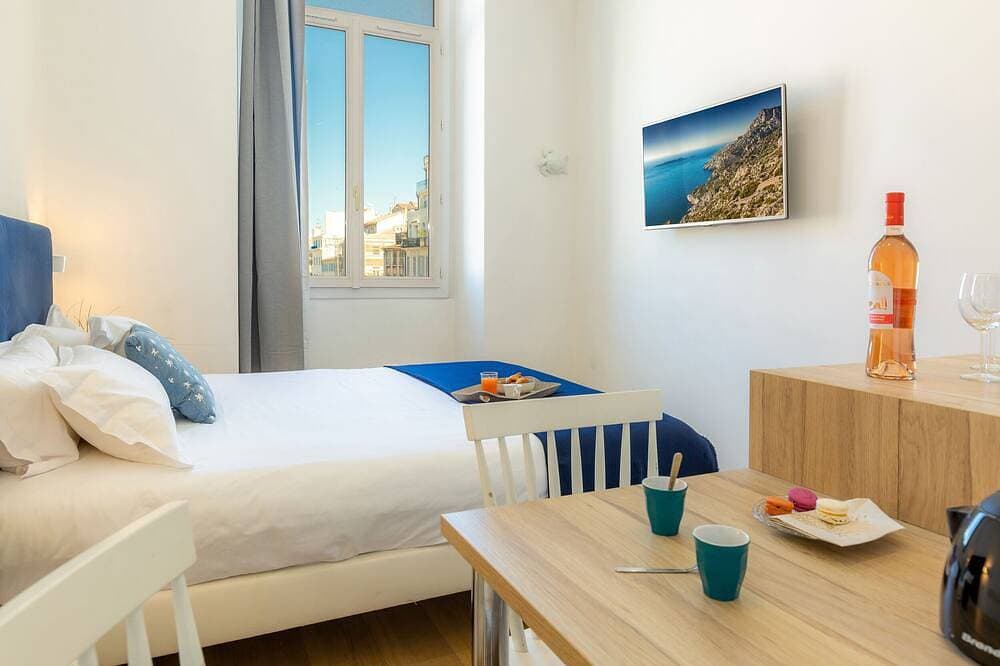 Foto 13 von 30: Apartment-Deluxe-Nasszelle-Hafenblick-A3 Marseille