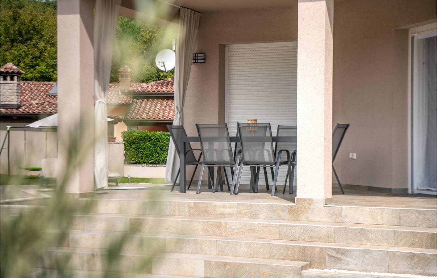Foto 3 von 40: Geräumige 2-Zimmer-Wohnung mit Pool, WLAN und Parkplatz in der Nähe des Stadtzentrums