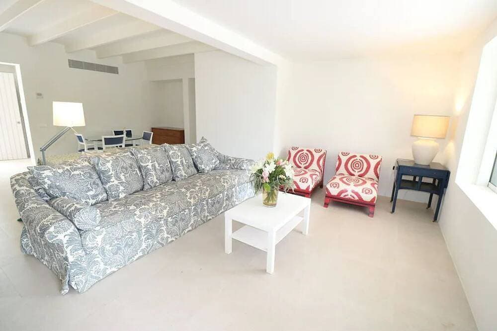 Foto 8 von 30: New family villa with pool and garden next to the beach (licenseETV2325)