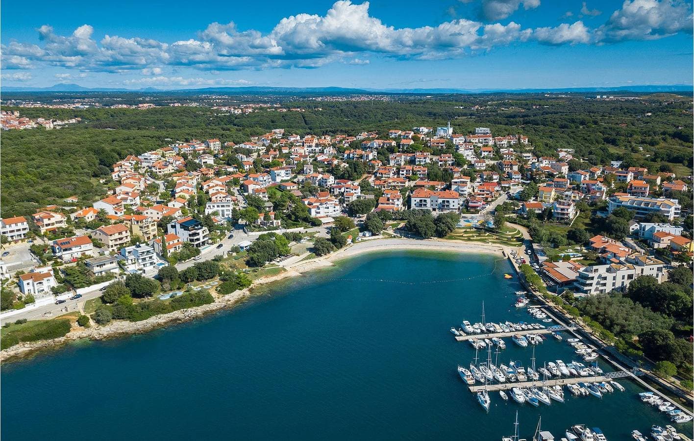 Foto 8 von 40: Geräumige 2-Zimmer-Wohnung mit Pool, WLAN und Strandzugang – Havajka 1 km