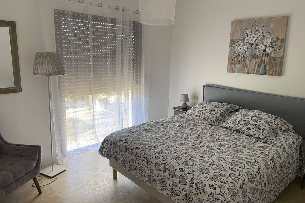 Foto 6 von 30: Beautiful new 180m2 villa with swimming pool terrace and 2500m2 wooded garden
