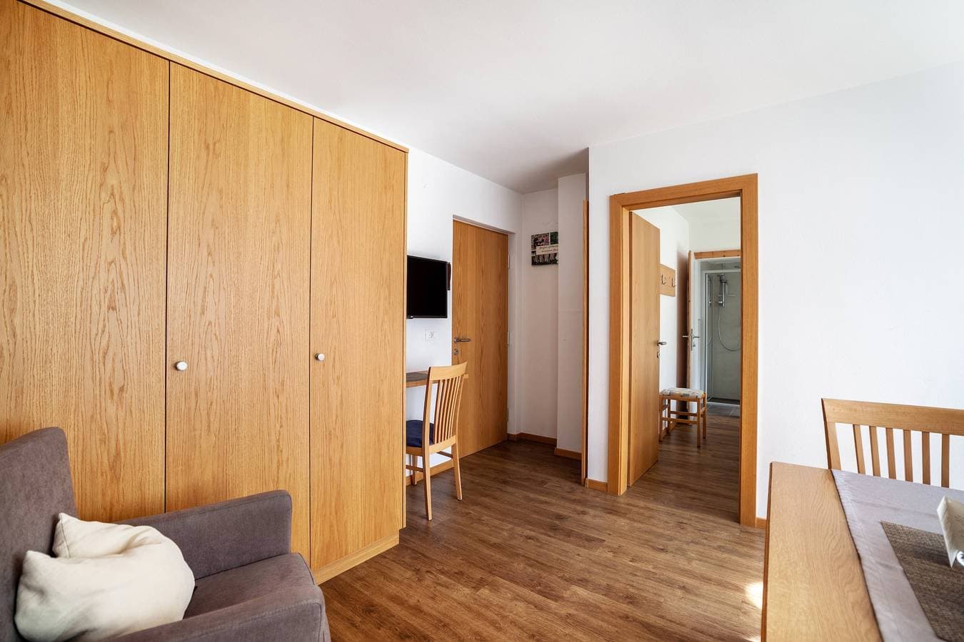 Foto 7 von 23: Ferienwohnung "Schnitzer - Enzian" mit Bergblick, WLAN, Balkon & Garten