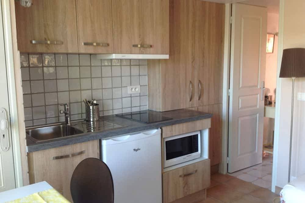 Foto 11 von 28: T1 charmantes klassifiziertes *** im Erdgeschoss der Villa mit Garten und Pool, eigenem Seezugang