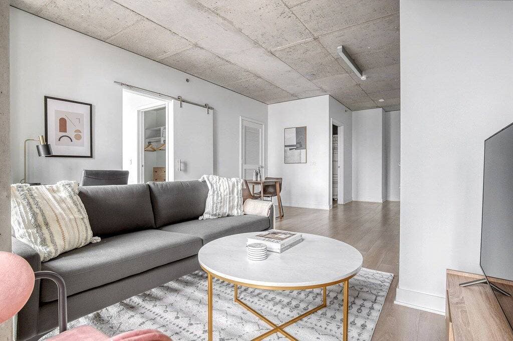 Foto 7 von 32: Modern River North 1Br w/ Gym, Pool & Roof, nr Riverwalk, by Blueground