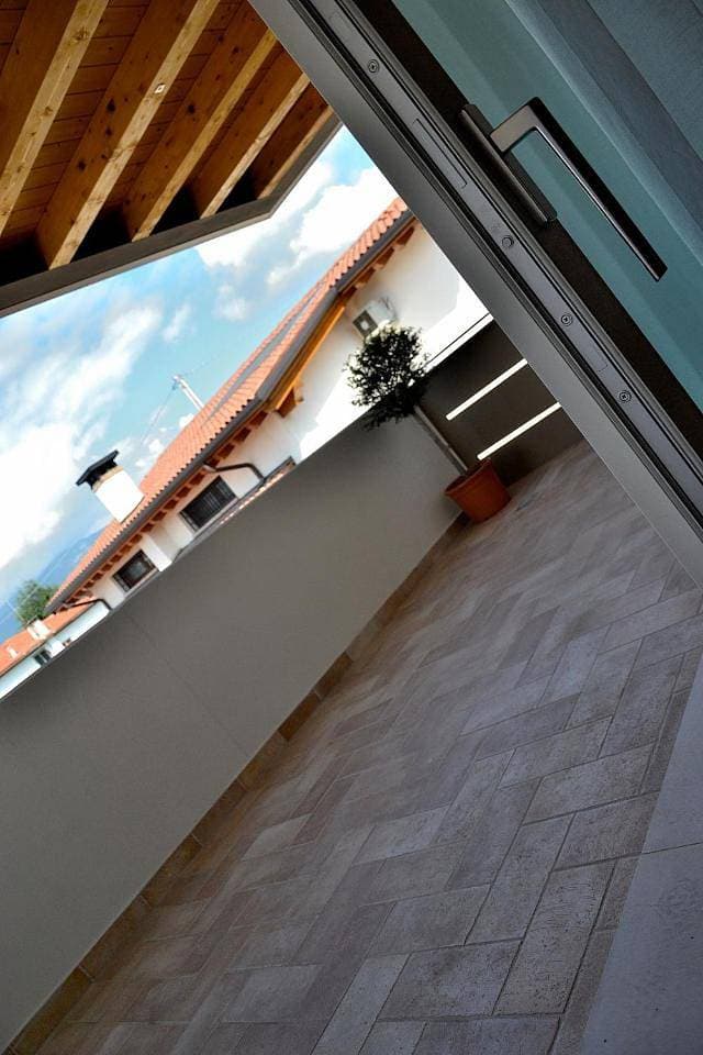 Foto 7 von 42: Three-Bedroom Apartment with Balcony