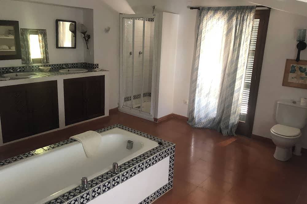 Foto 7 von 21: Exklusive Finca mit Swimmingpool und Tennisplatz, mit Bergblick