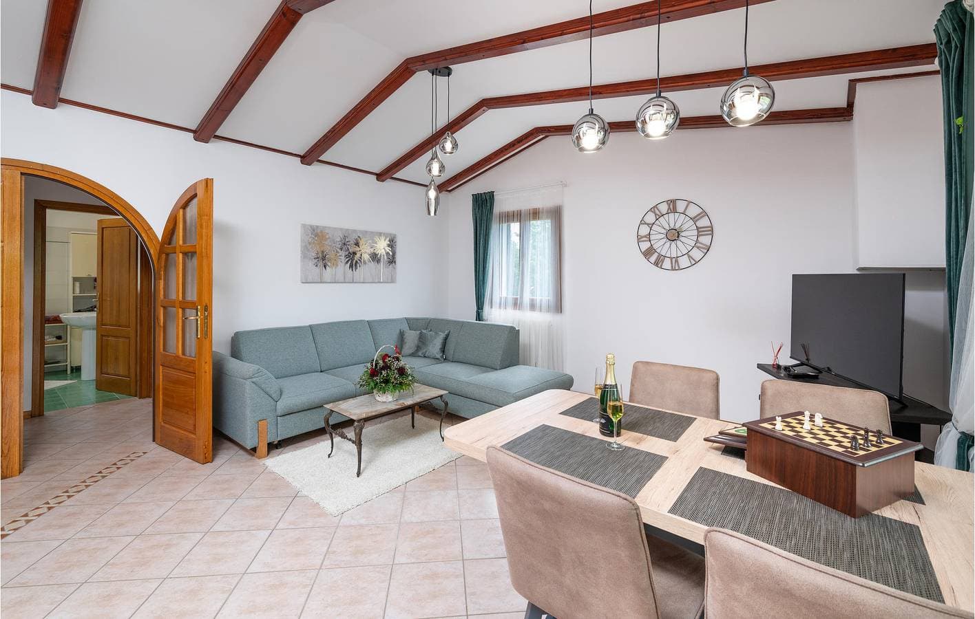 Foto 7 von 43: Geräumige 140 m² große Wohnung mit Terrasse in der Nähe der Küste und des Stadtzentrums