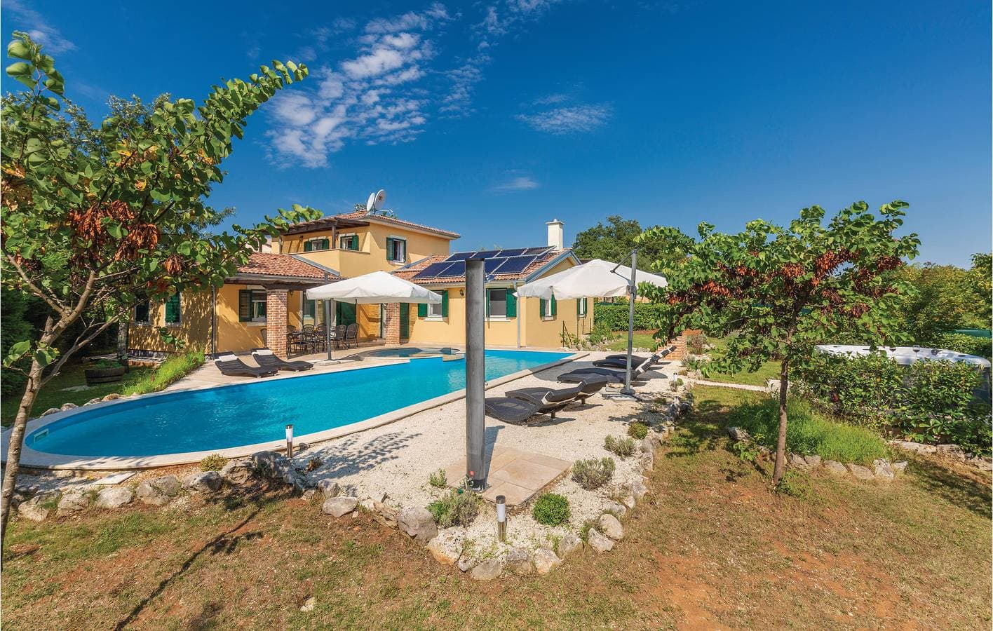 Foto 11 von 48: Geräumige 2-Zimmer-Ferienwohnung mit Pool, WLAN, Klimaanlage und Parkplatz