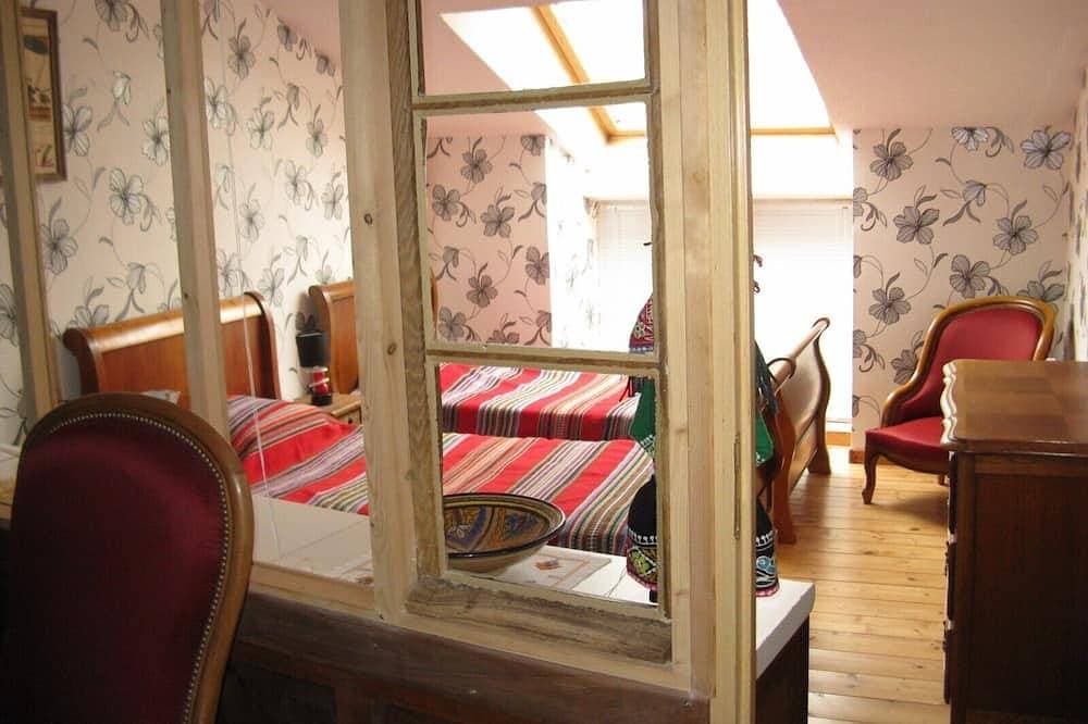 Foto 2 von 26: Freistehendes Haus in einem Dorf mit Geschäften mit der Bezeichnung 3 Sterne