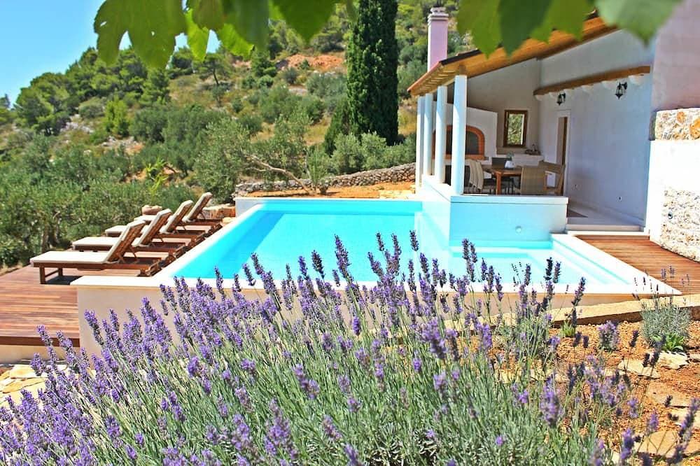 Eco-friendly amazing sea view villa with pool, playground, U-pick garden... 1