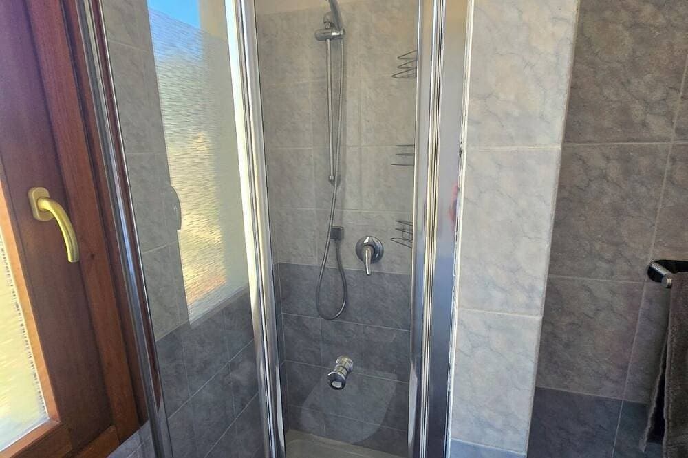 Foto 7 von 30: Newly Fitted Out 2 Bed Apartment, 1km from Beach, Sleeping up to 5