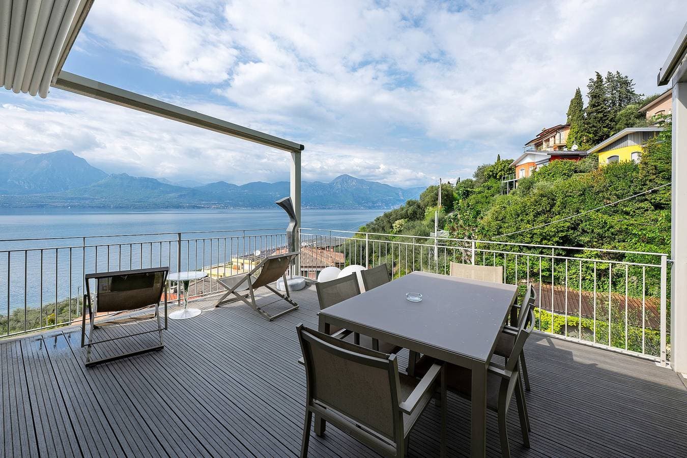 Foto 3 von 29: Ferienwohnung "Residenz La Mignon Terrazza" mit Seeblick, Klimaanlage und Terrasse