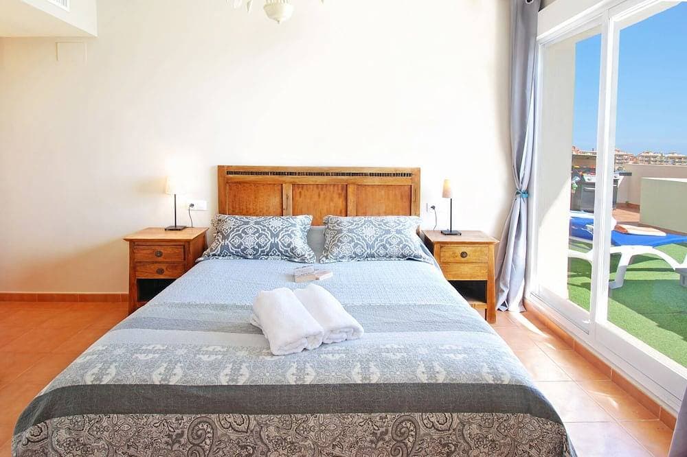 Foto 4 von 30: Penthouse mit Meerblick, privatem Jacuzzi und großer Terrasse – Cala 4