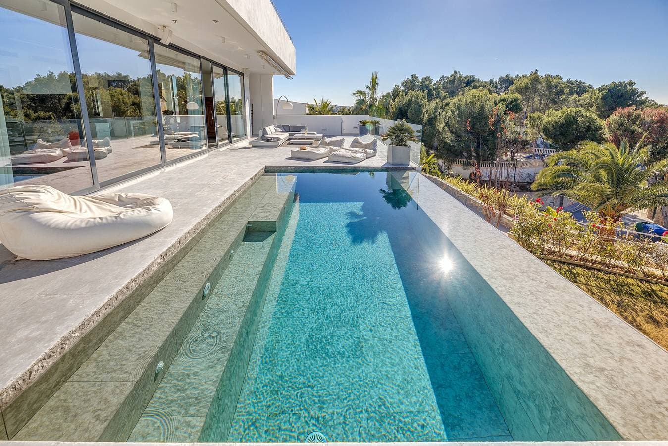 Foto 4 von 29: Klimatisierte Villa mit Meerblick, Pool, Whirlpool, Dachterrasse, Fitness & WLAN