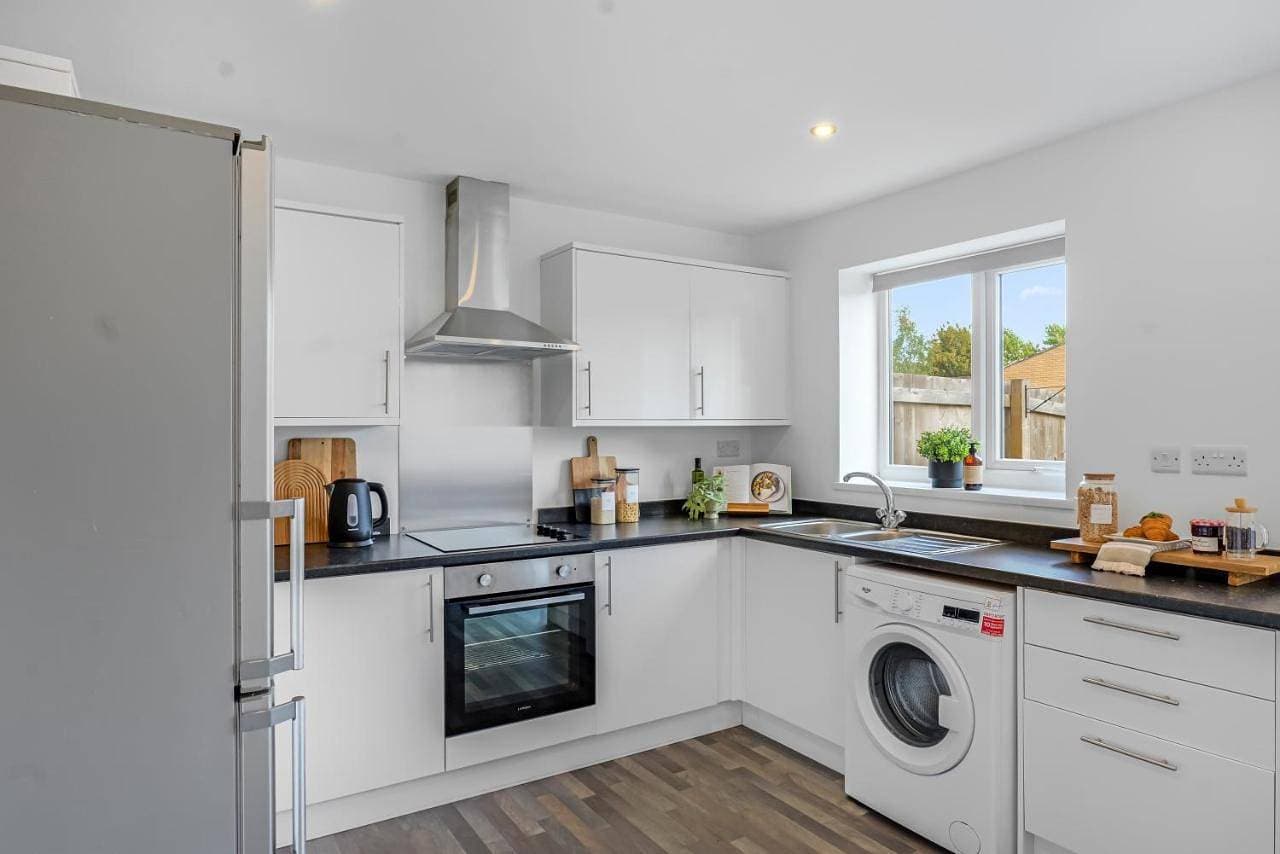 Quiet St Helens Home Near Train Station With Free Parking And WiFi 1