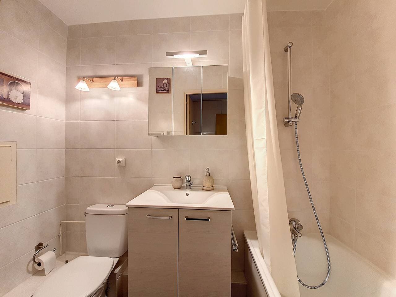 Foto 5 von 12: Studio ideal gelegen an den Pisten Les Menuires, 2 Pers, Südbalkon, kostenloses Parken
