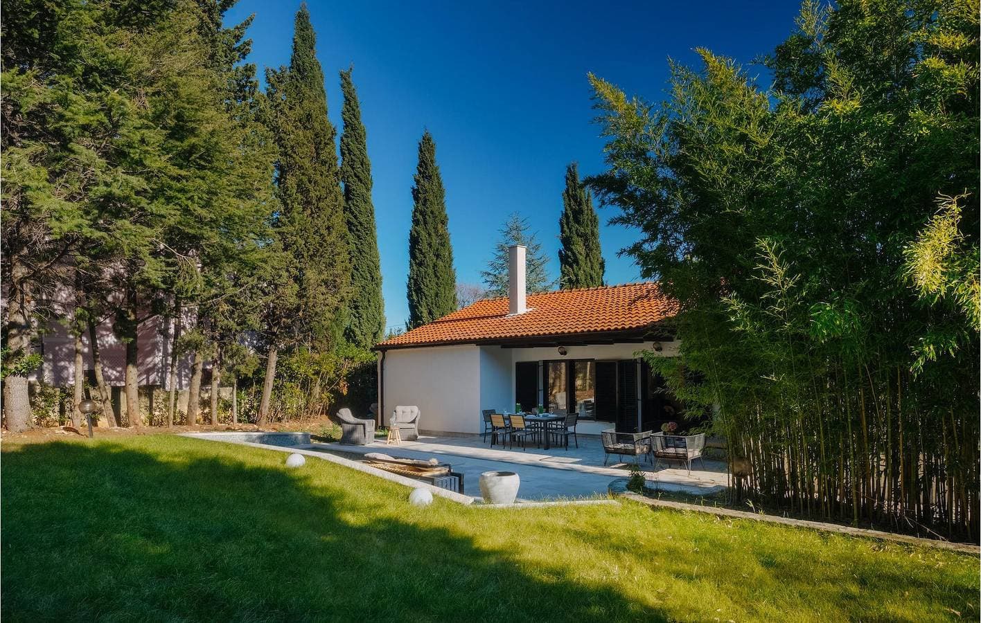 Foto 4 von 48: Geräumige 2-Zimmer-Wohnung mit beheiztem Pool, in der Nähe des Strandes Bijela Plaža