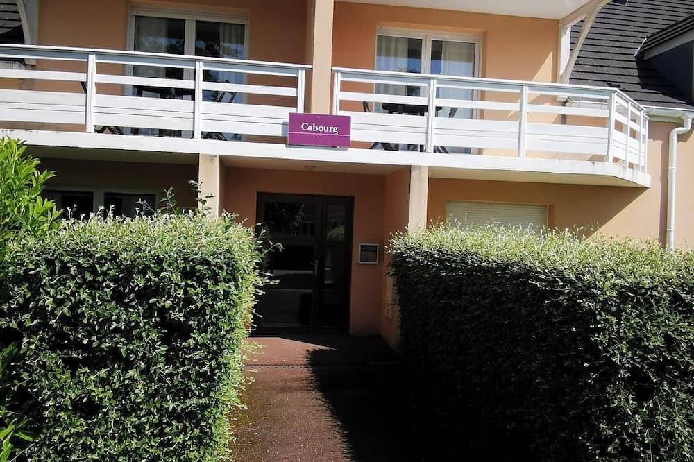 Charming apartment with swimming pool 1