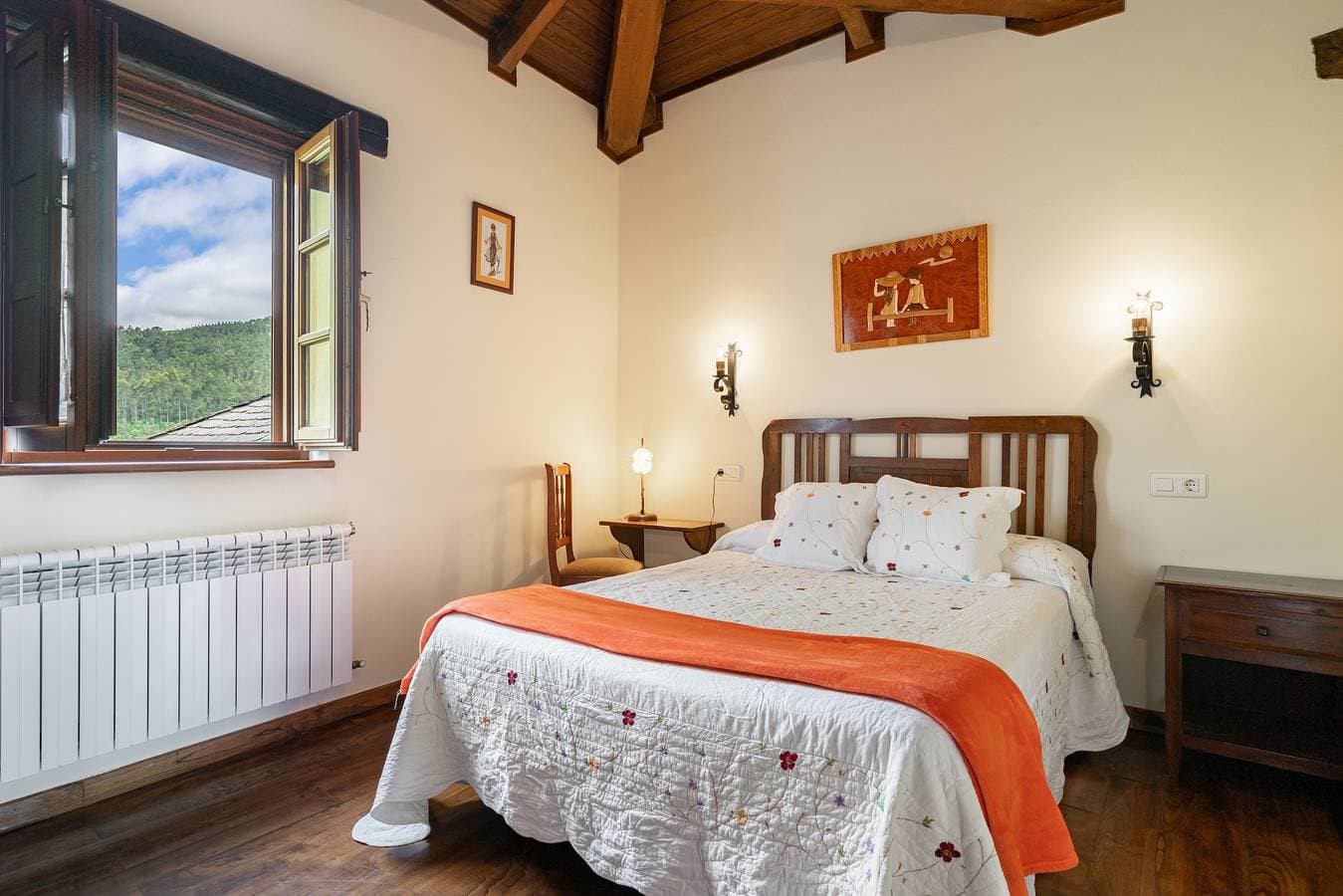 Foto 9 von 31: Ferienhaus 'Maseda 2' mit Bergblick, gemeinsamer Terrasse & privatem Garten
