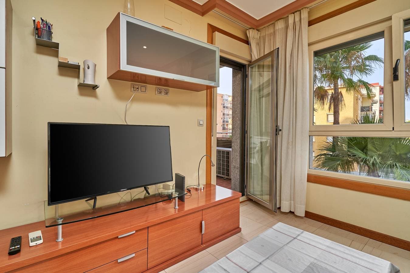 Foto 6 von 29: Apartment "Mediterráneo El Real" mit Bergblick, Gemeinschaftspool und WLAN