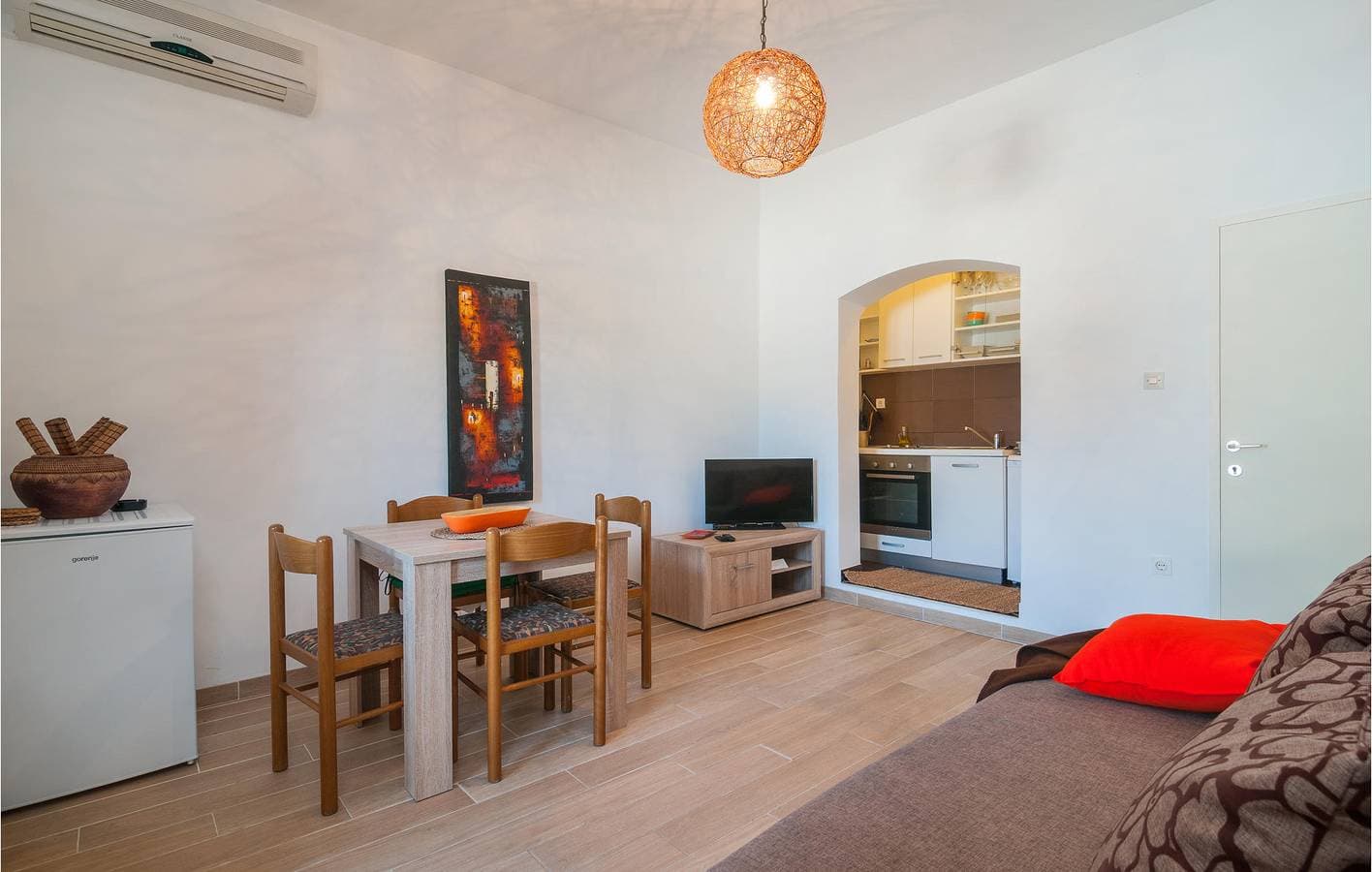 Foto 4 von 15: Gemütliche 1-Zimmer-Wohnung mit Terrasse, 400 m zum Strand und kostenlosen Parkplätzen