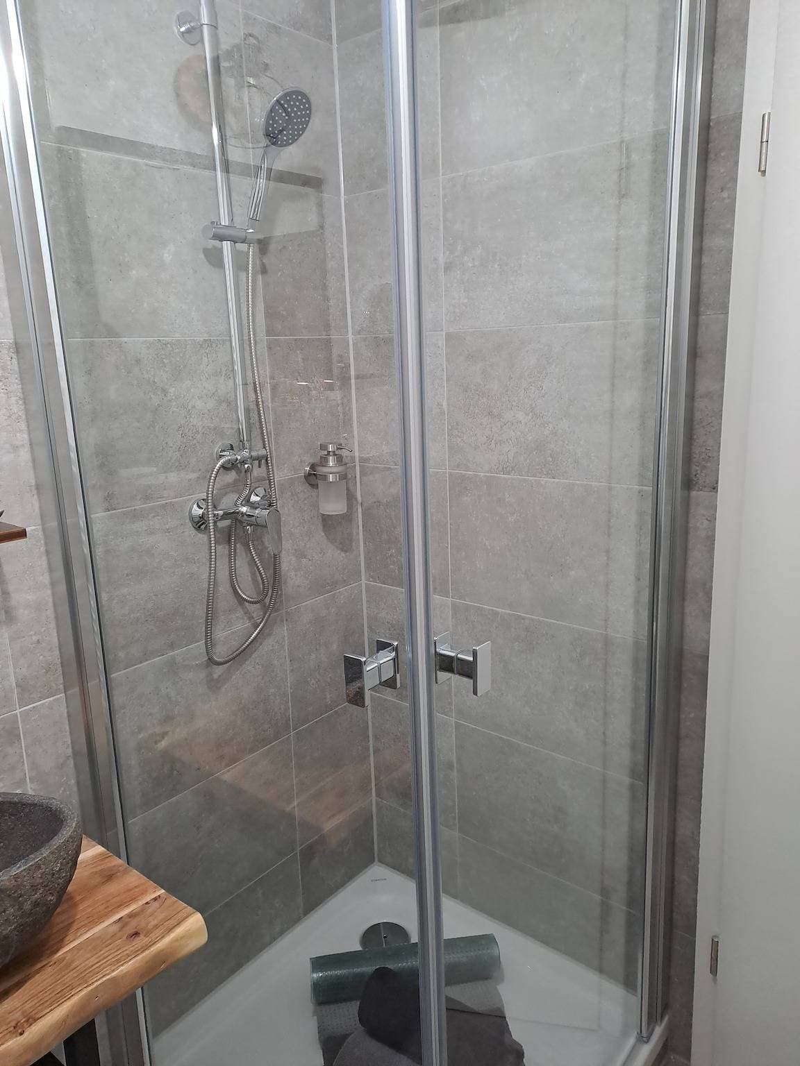 Foto 11 von 25: Ferienwohnung 'Gnadenhof Saale Wittgenstein' mit Gemeinschaftsterrasse, Privatem Garten und Wi-Fi