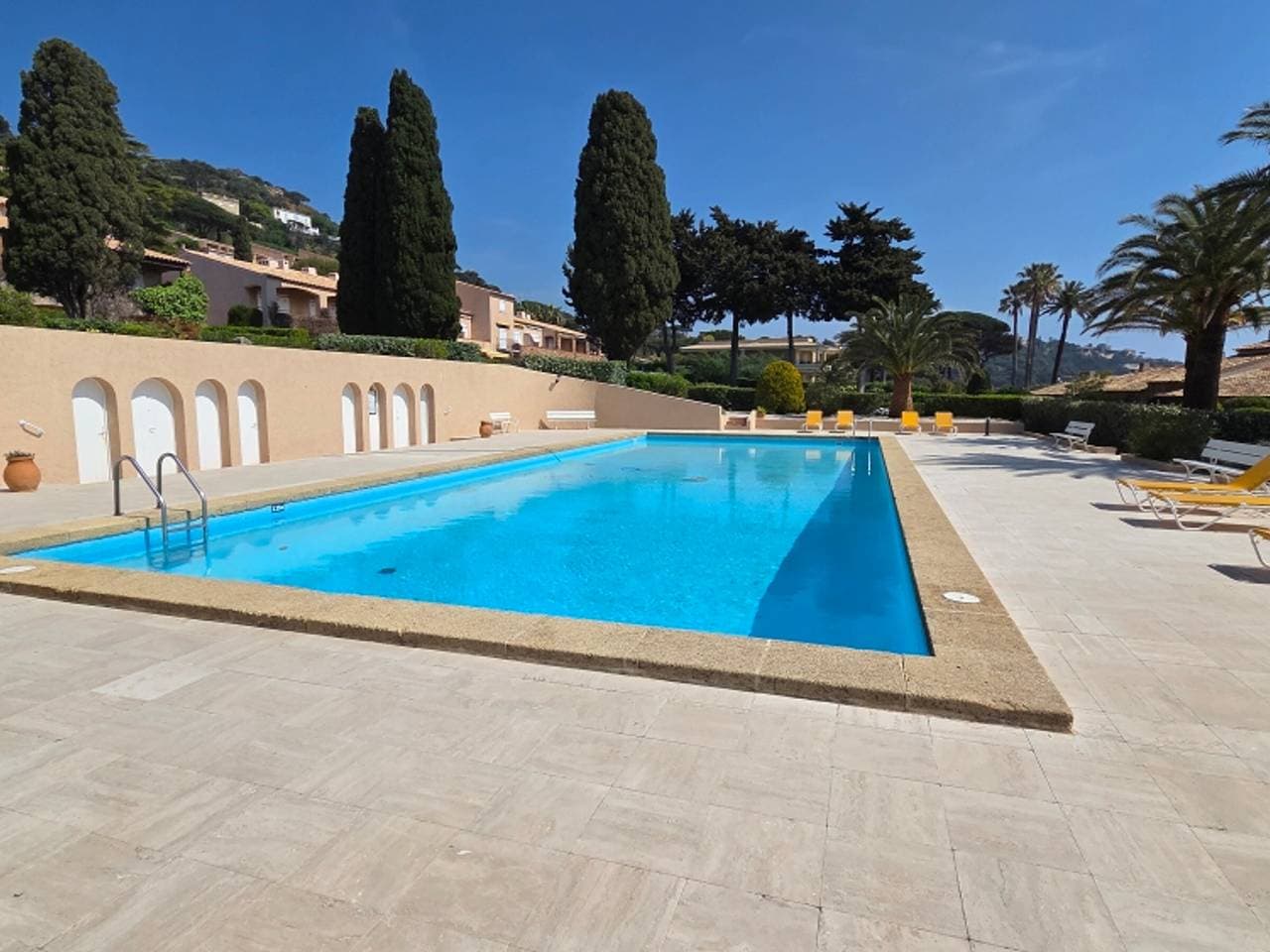 Foto 2 von 24: Apartment mit Mezzanine und Pool, Haustiere erlaubt, privater Parkplatz in Sainte-Maxime