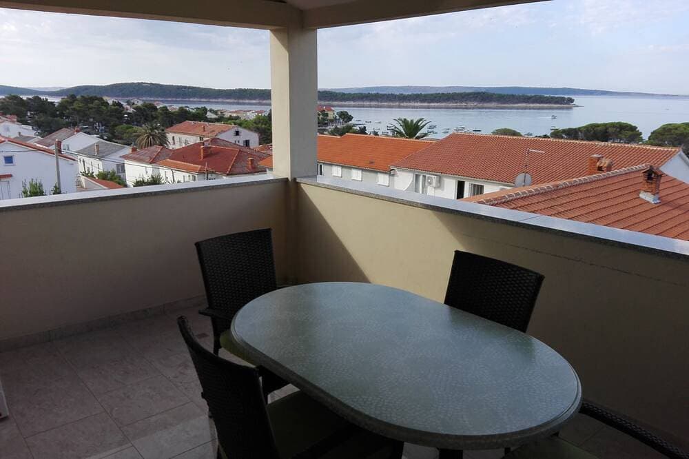 2-Zimmer-Ferienwohnung mit Terrasse und Meerblick Banjol, Rab 1