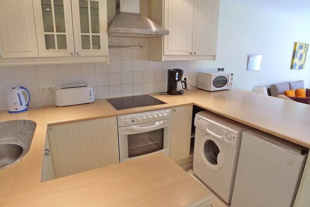 Foto 10 von 28: Ferienwohnung in erster Linie mit großer Terrasse, Klimaanlage, kostenfreiem WLAN und Pool