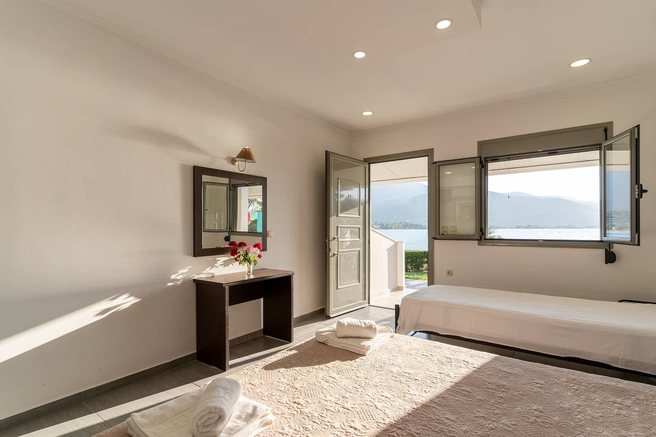 Foto 6 von 20: Beach House Apartment By The Sea 1 – Meerblick, WLAN & Klimaanlage