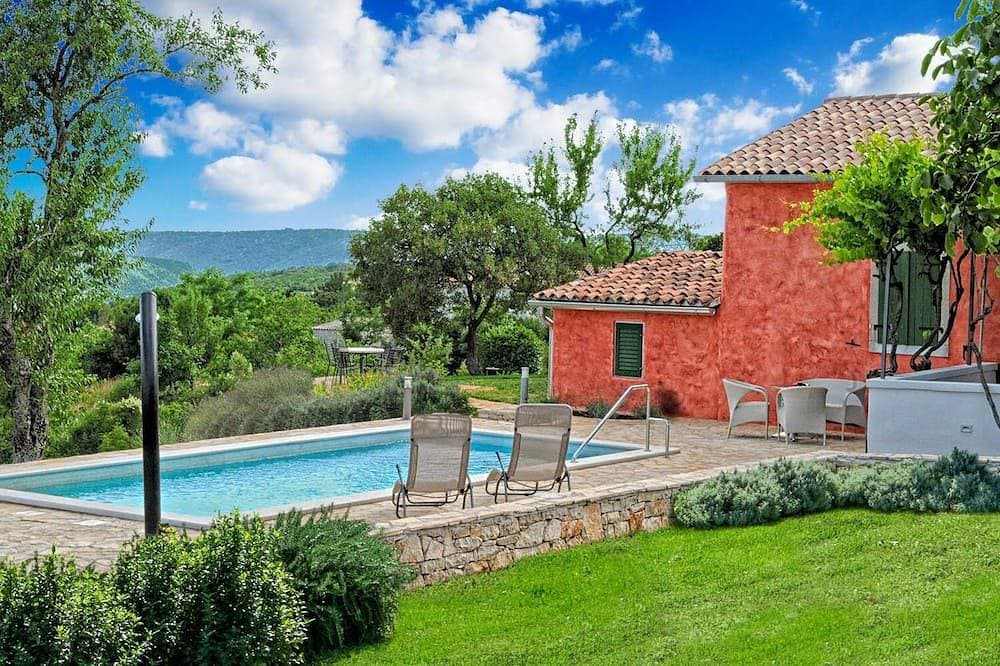 Traditionelles Haus mit privatem Pool & Garten! 1