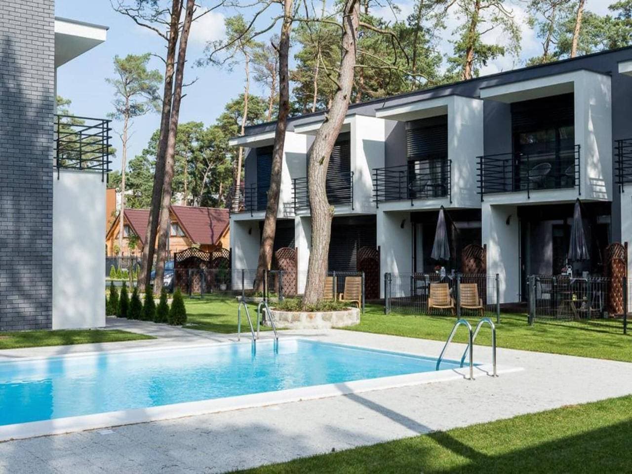Komfortables Ferienhaus mit Garten und Sommerpool 1