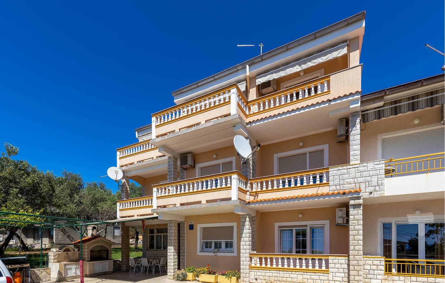 Gemütliches Apartment mit Meerblick, WLAN, Parkplatz und Terrasse in Strandnähe 1