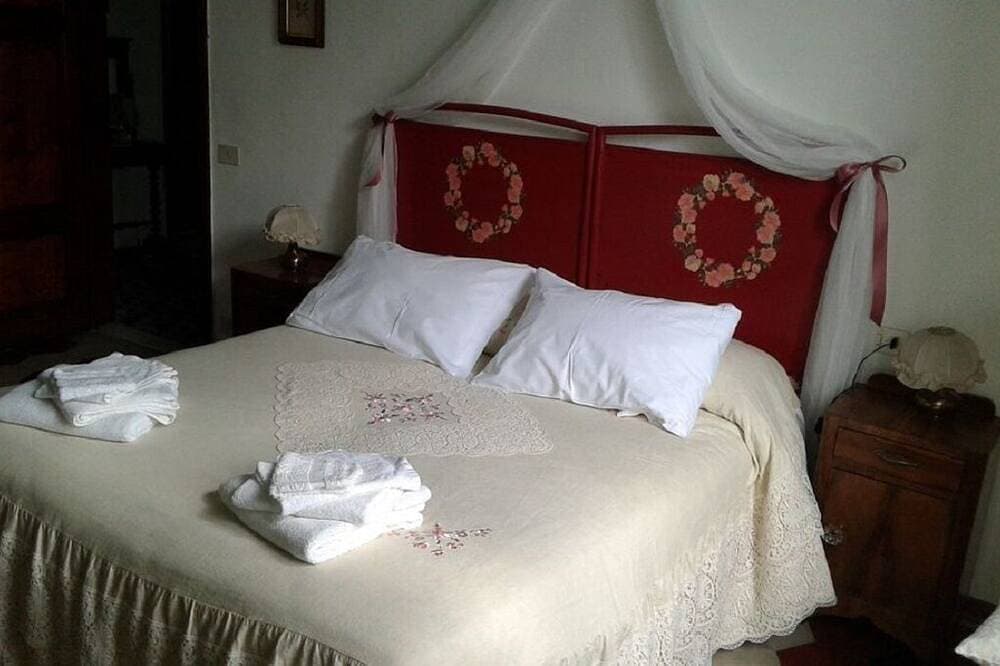 Foto 8 von 30: Schmetterlingshaus. Wohnung in der Villa. Gemeinschaftspool und großer Park