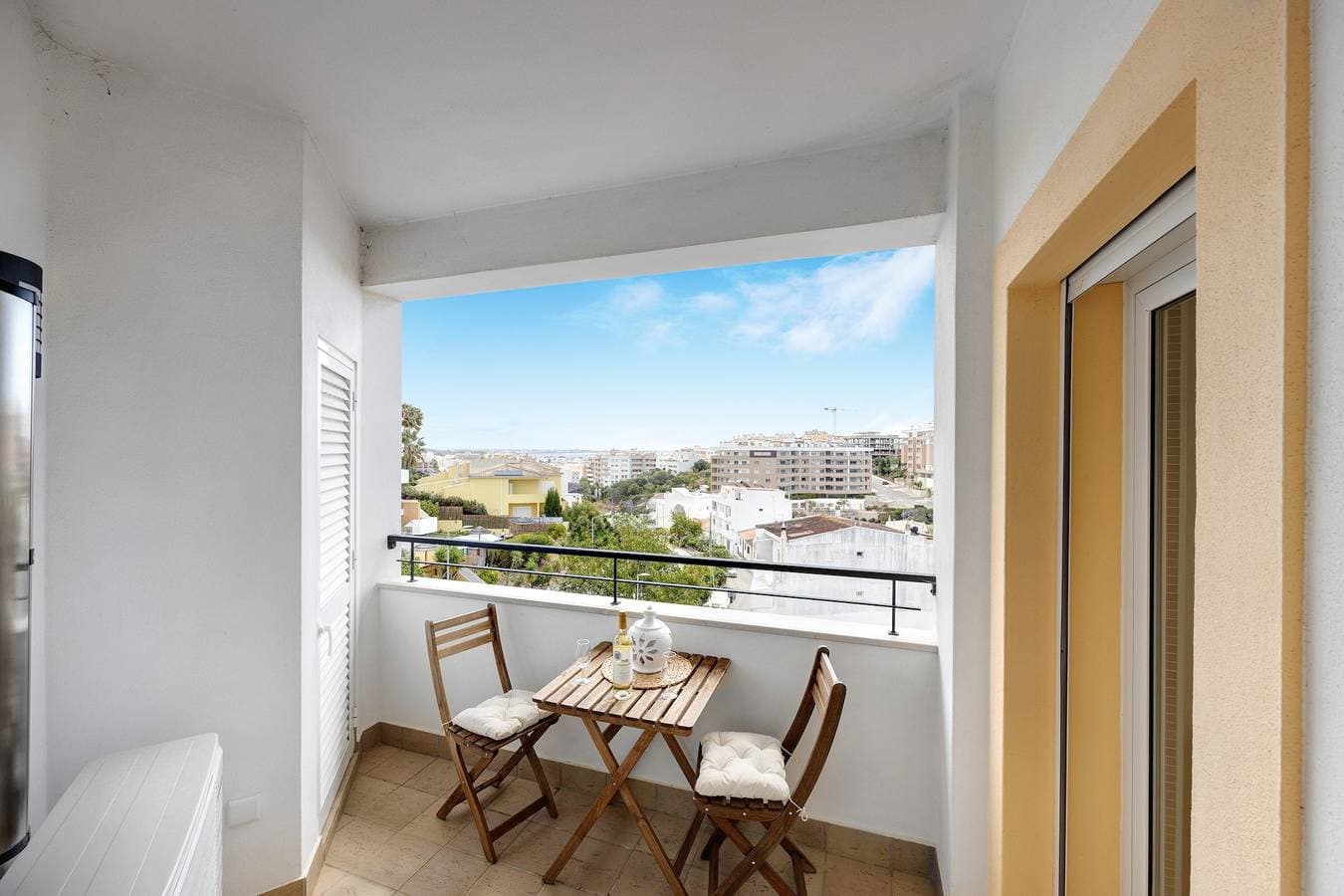 Foto 8 von 27: Ferienwohnung "Morning View Terrace" mit Meerblick, Gemeinschaftspool und WLAN
