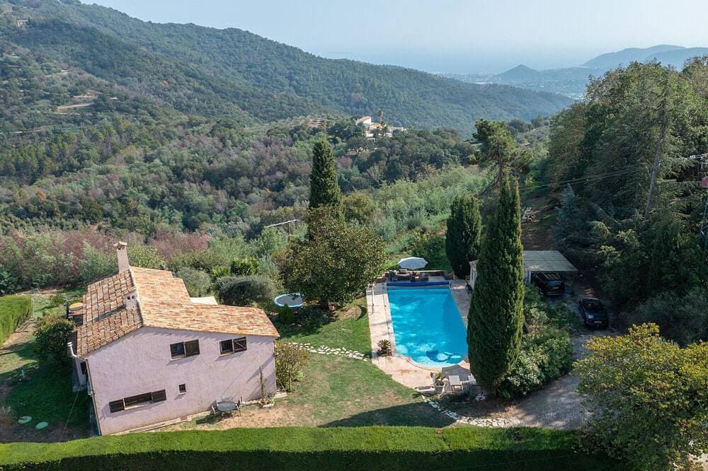 Foto 11 von 30: Villa Les Margoutons – Familienfreundliche Villa mit beheiztem Pool, Meerblick und großem Garten bei Cannes